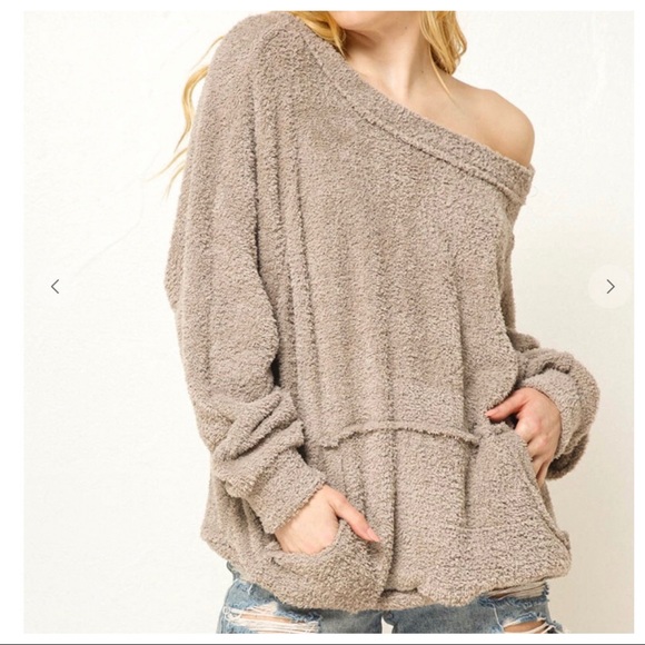 So soft Kangaroo pocket loose fit top - Picture 2 of 5